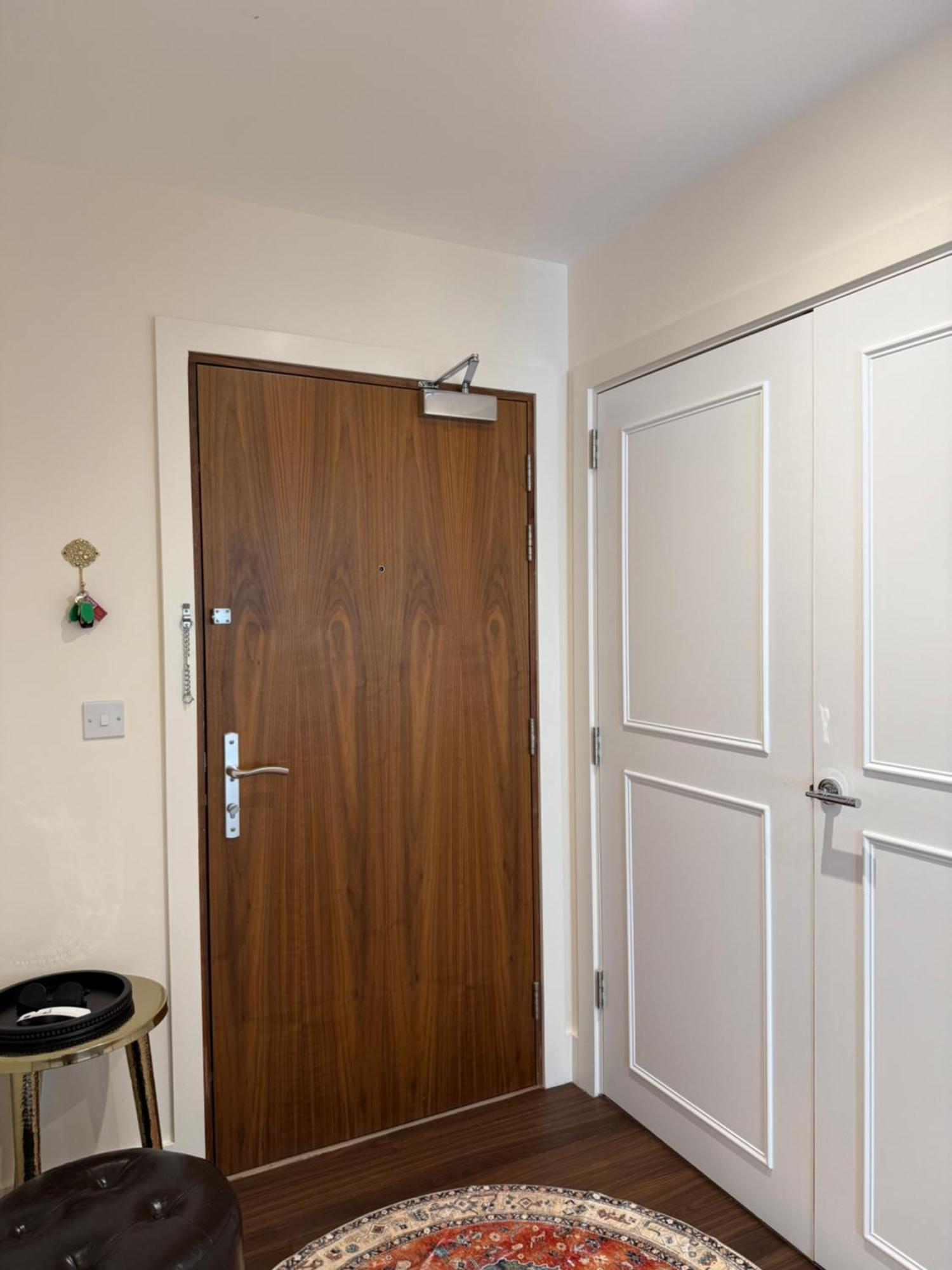 Renovated Charm - Hideaway Apartment London