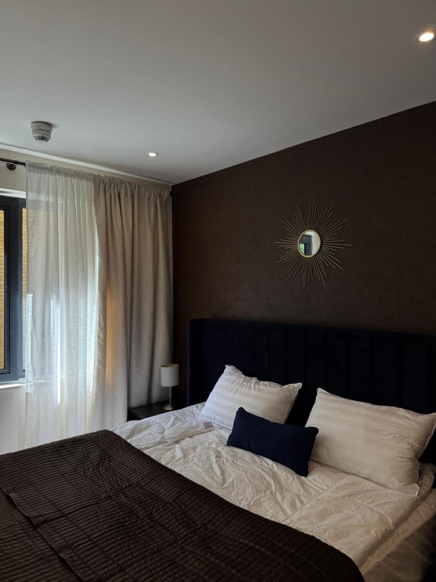Apartment Renovated Charm - Hideaway London