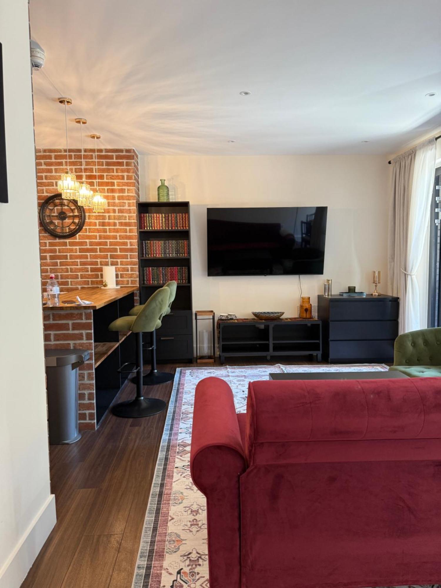 Renovated Charm - Hideaway * London